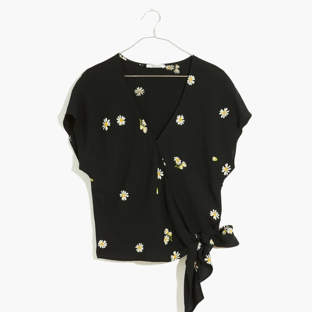 Lovely layerable EUC Madewell daisies side tie top